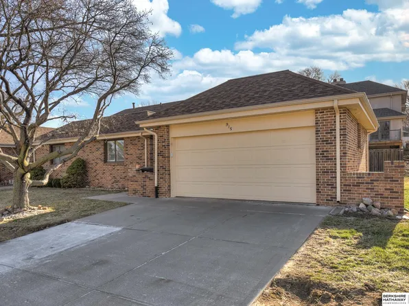 915 S 119th Ct, Omaha, NE 68154