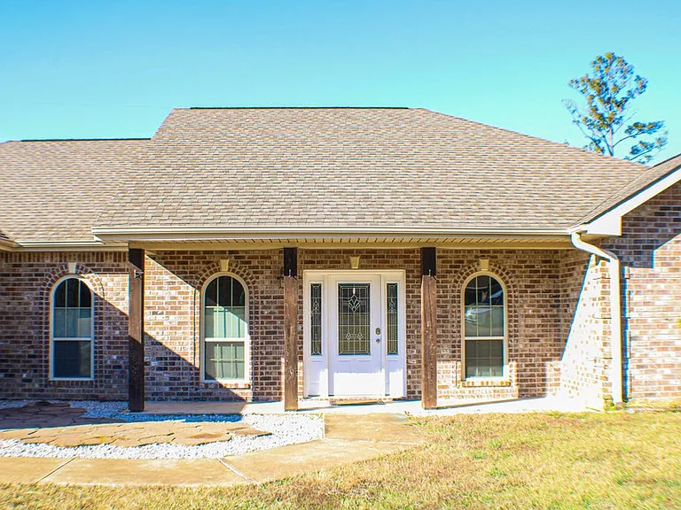 162 James Dr — Photo 2