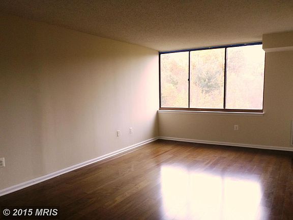 2nd image of 10101 Grosvenor Pl APT 702