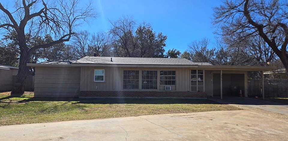 1st image of 2613 Dena Dr