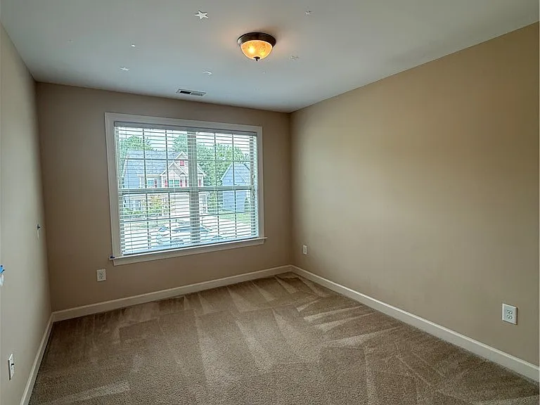726 Century Dr — Photo 29
