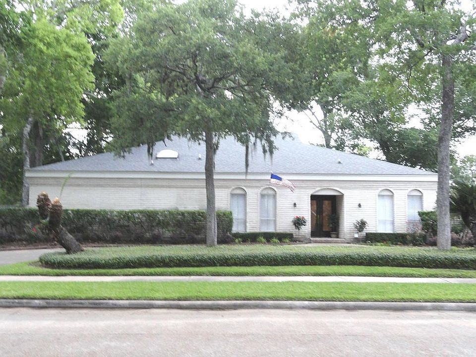 1st image of 16325 Brook Forest Dr