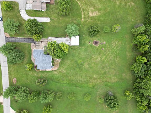 5th image of 315 Weston Dr