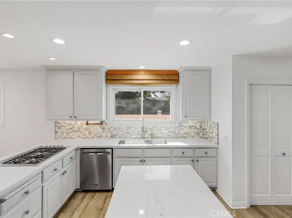 23728 Bessemer St, Woodland Hills, CA 91367