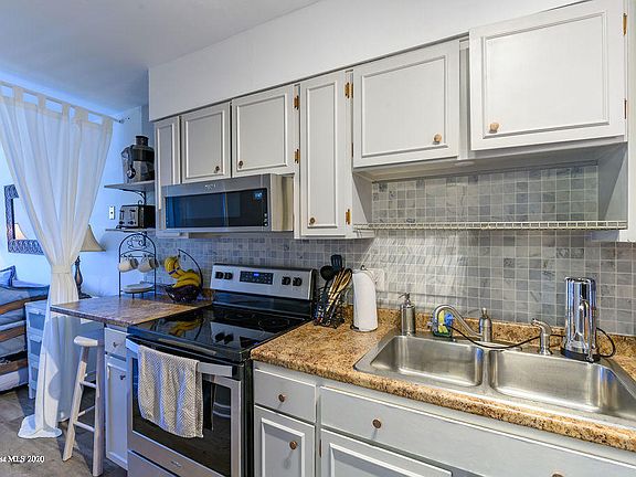 3rd image of 931 Palm Springs Blvd APT D
