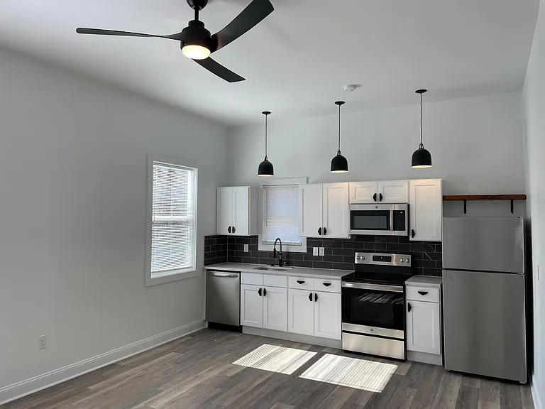 431 Blackford St #2 — Photo 8