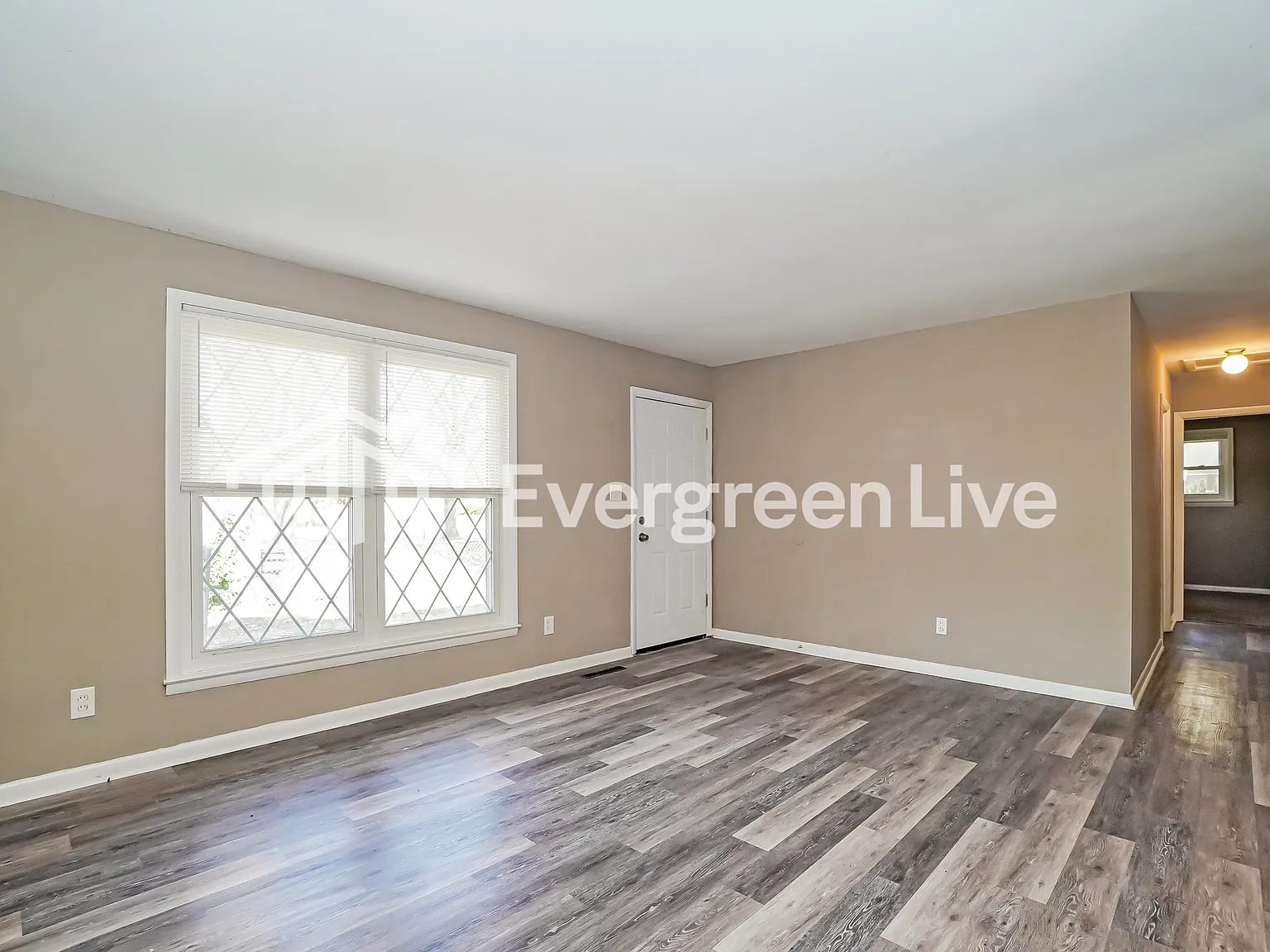 3 bed, 1.5 bath, 1336 sqft, $1,595 — Photo 3