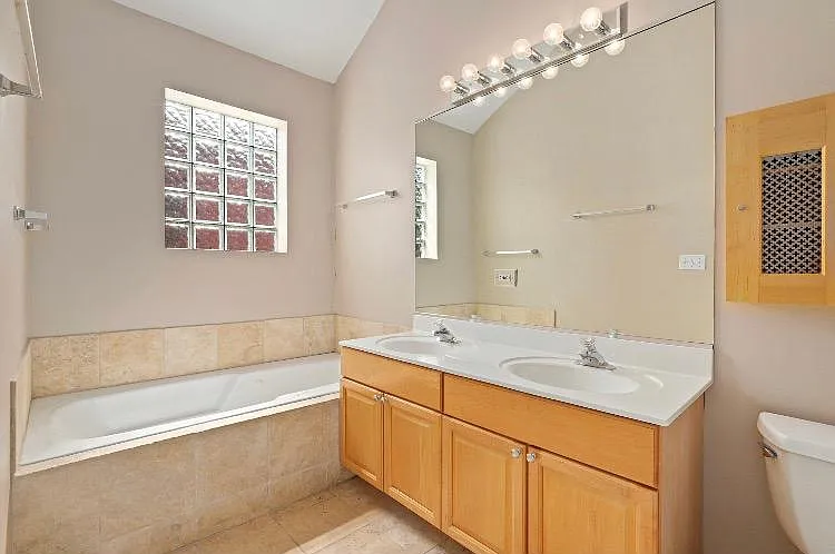 2350 W Harrison St #4 — Photo 6