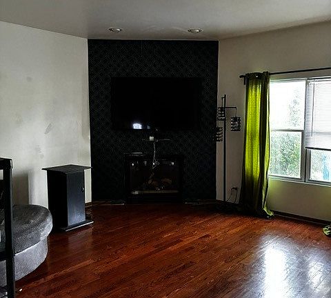5th image of 15304 Greenwood Rd