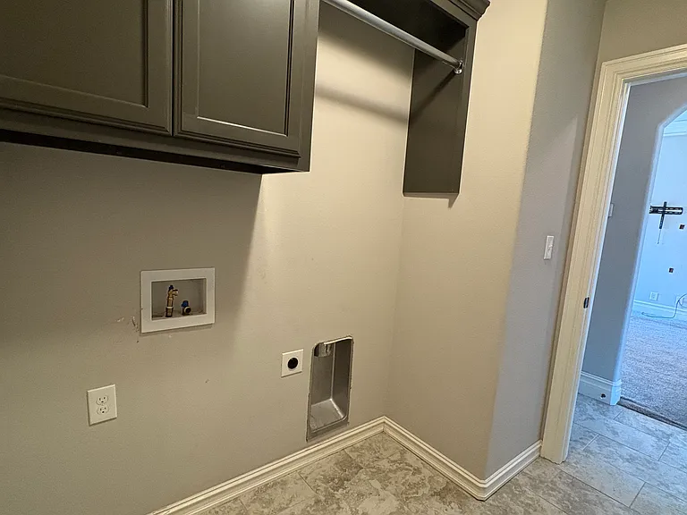 635 Meadows Cir — Photo 22
