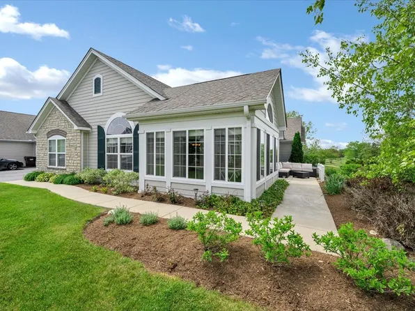 617 Schumann St #617, Woodstock, IL 60098