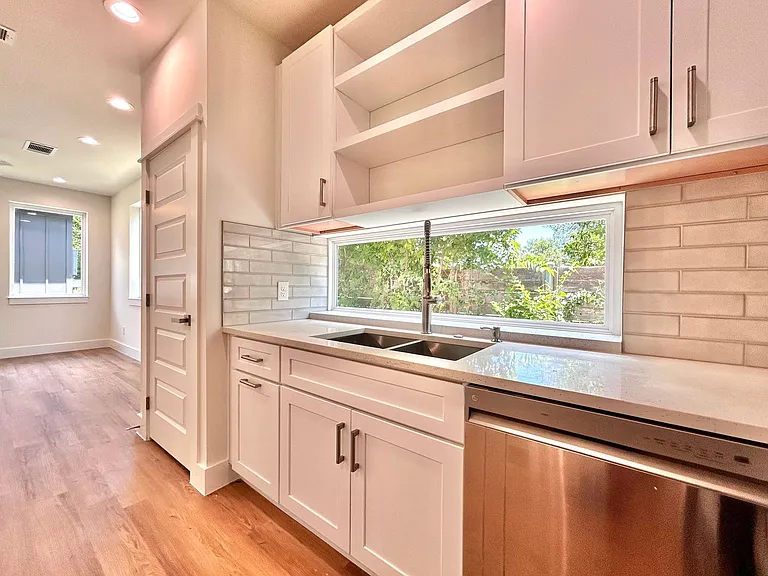 5605 Samuel Huston Ave #2 — Photo 6