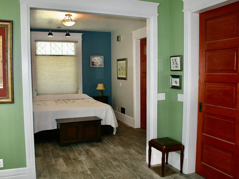 bedroom king bed.