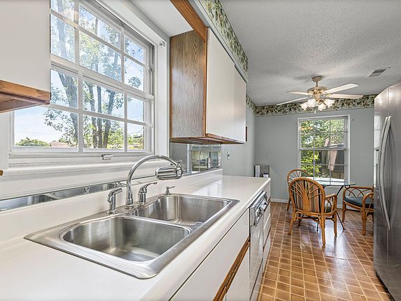 5th image of 2710 Rollins Rd #1-AA