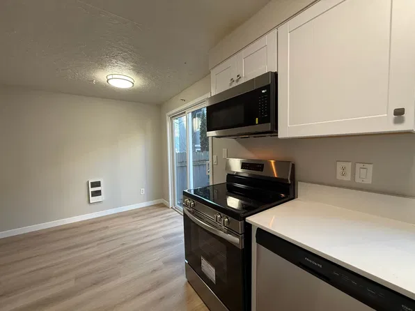 Up To 8 Weeks Free - Newly Renovated And Available Now In Raleigh Hills/Hayhurst - Short Term And..., 5115 SW 62nd Ave, Portland, OR 97221