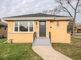 8058 E Prairie Rd, Skokie, IL 60076