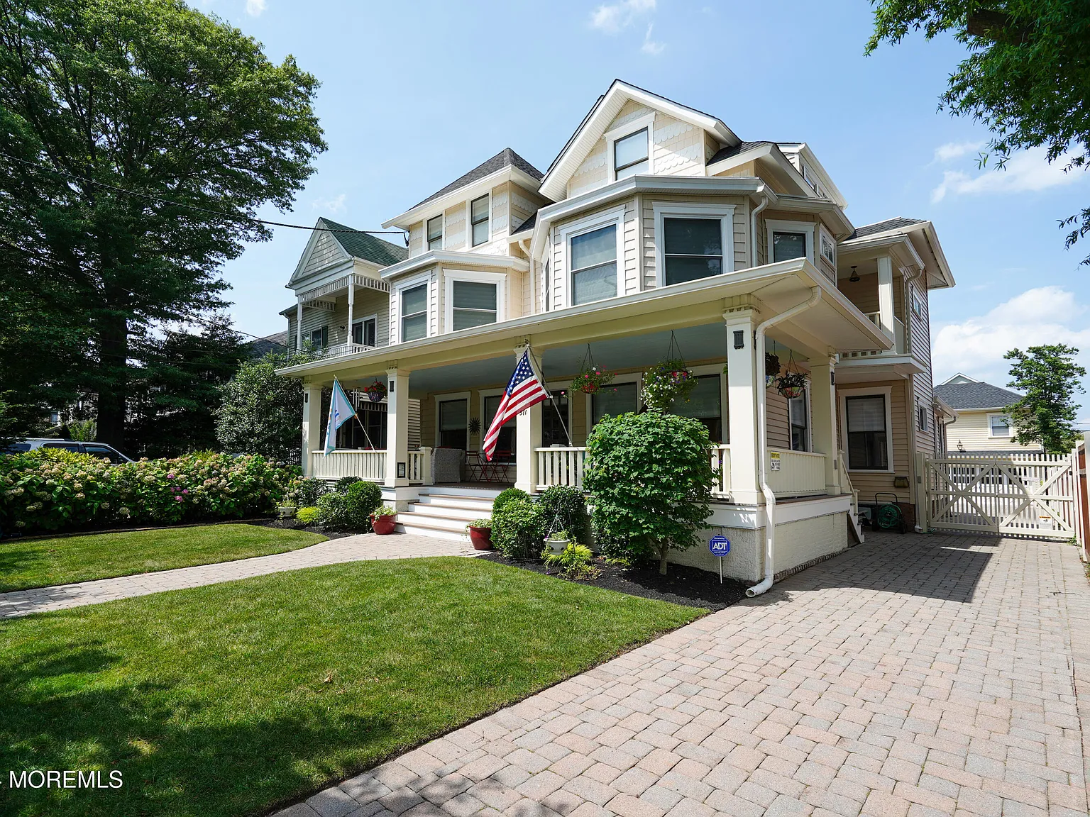 5 bed, 3.5 bath, 4433 sqft, $32,000 — Photo 1