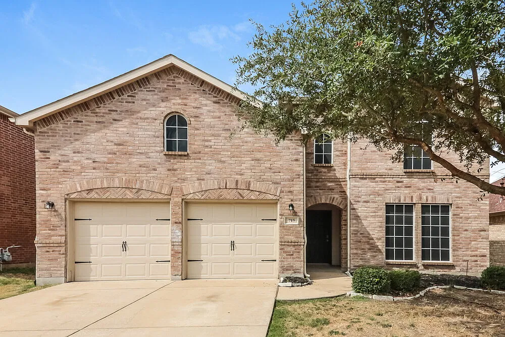 4 bed, 2.5 bath, 2705 sqft, $2,580 — Photo 1