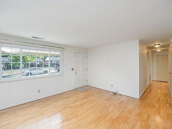 3rd image of 267 Kinsman Ct