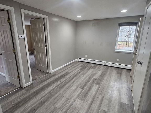 3rd image of 33 Smith Clove Rd