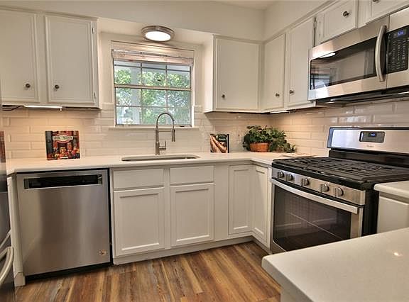 5th image of 3880 Williamsburg Cir
