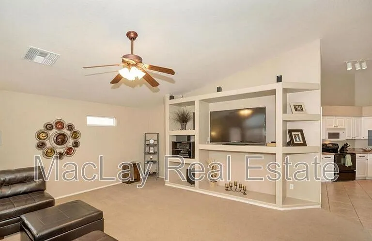 4206 E Redwood Ln — Photo 4