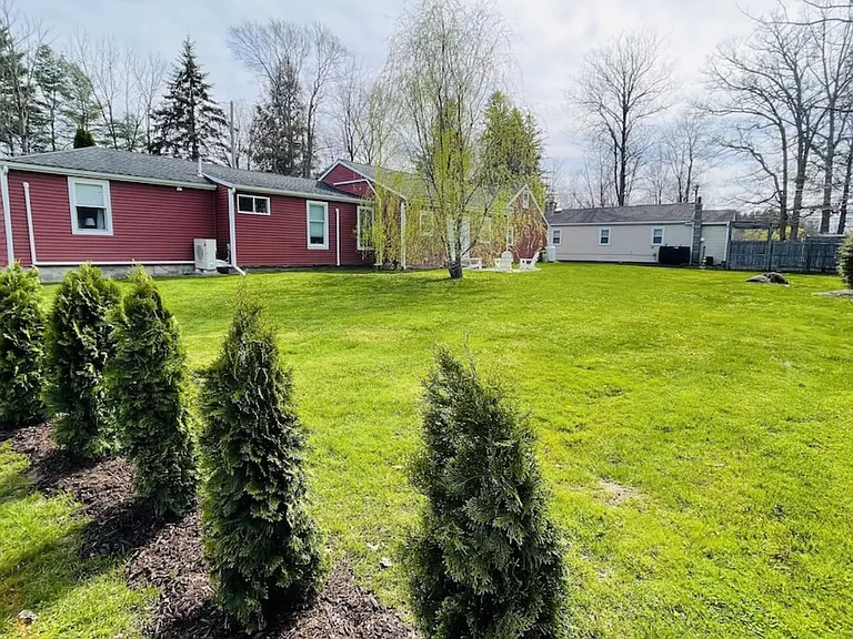 9 Willow Ln — Photo 2