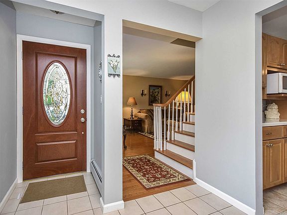 3rd image of 10 Leonard Pl