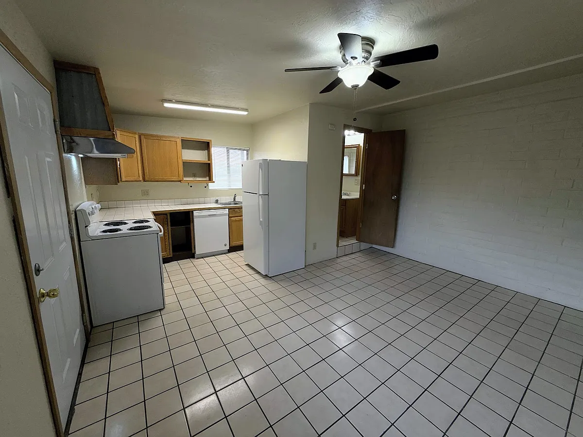 Building Photo - 4443 S 4th Ave #2
