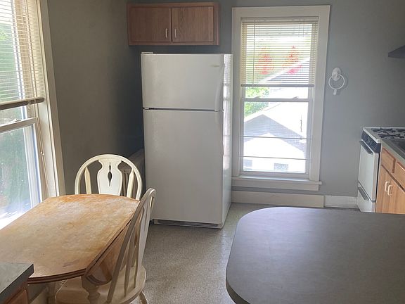 4th image of 116 Lake St APT 1