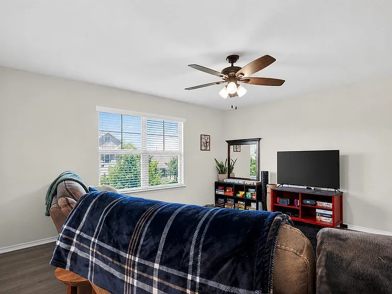 521 Staton St — Photo 13