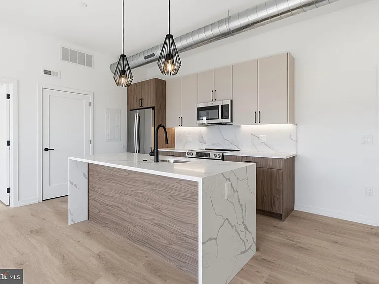 209 New St #6B — Photo 4