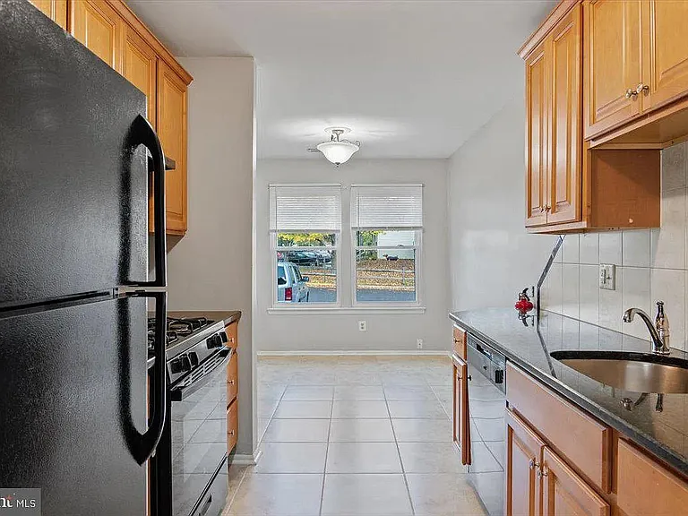 3904 Elberta Ln — Photo 8