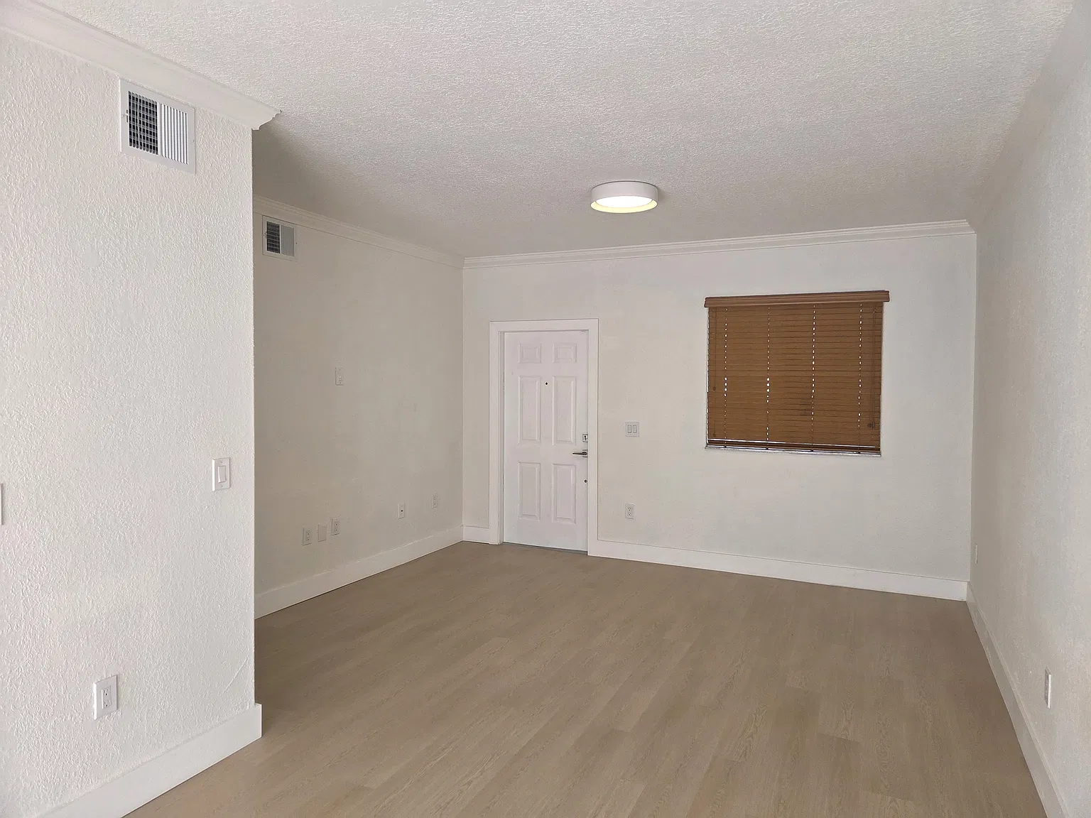 3 bed, 1188 sqft, $2,650 — Photo 3