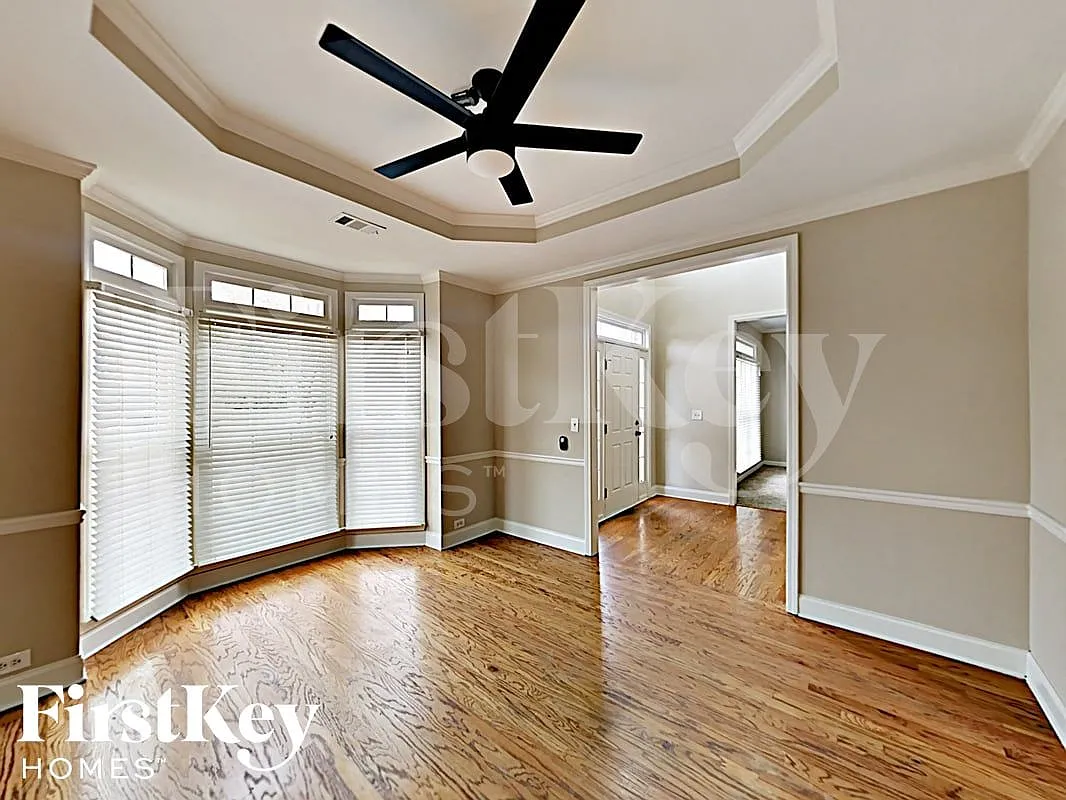 4 bed, 2.5 bath, 3323 sqft, $2,760 — Photo 2