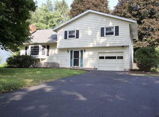 10 Trice Dr, Clifton Park, NY 12065