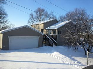 5124 E Lake Shore Dr, Wonder lake, IL 60097