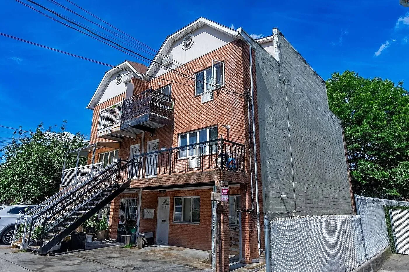 2127 Haring St photo 1