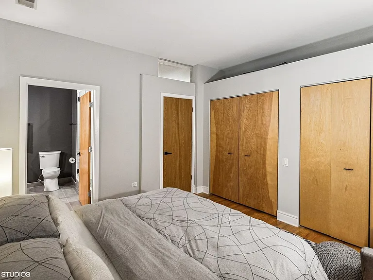 212 W Washington St #1703 — Photo 26
