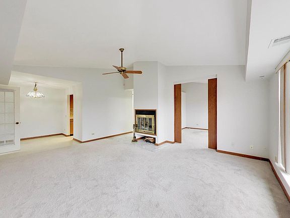 3rd image of 540 Biesterfield Rd APT 301
