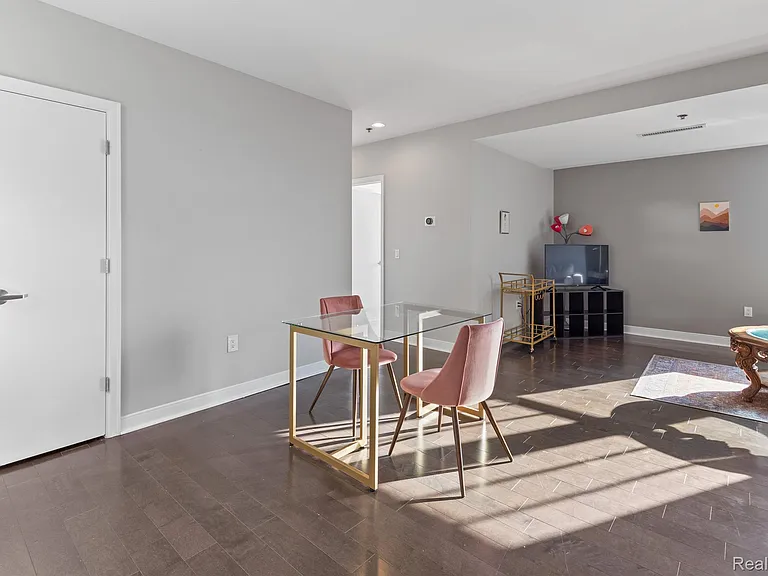 525 W Lafayette Blvd #13C — Photo 4