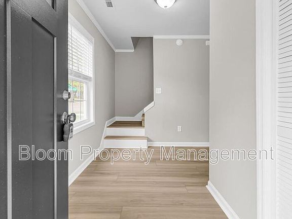 5th image of 974 Governors Rd