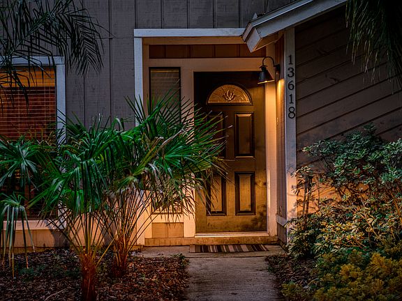 5th image of 13618 Picarsa Dr