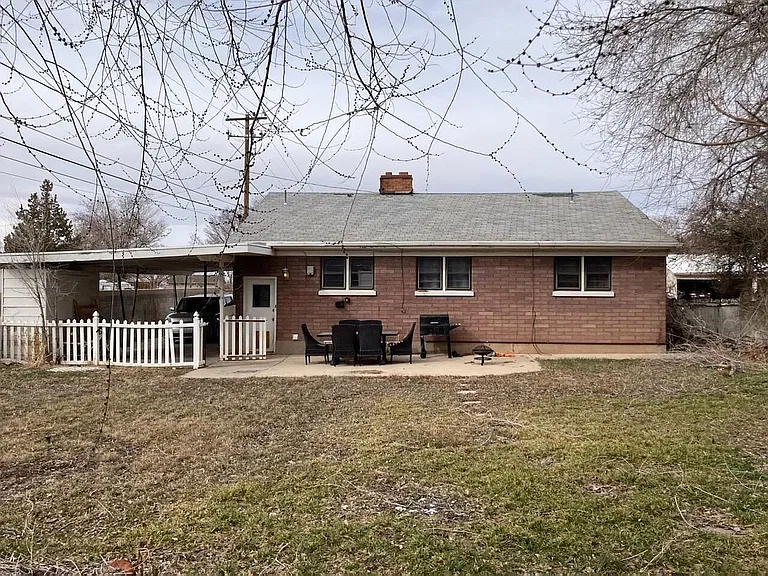 160 E McArthur Ave — Photo 27