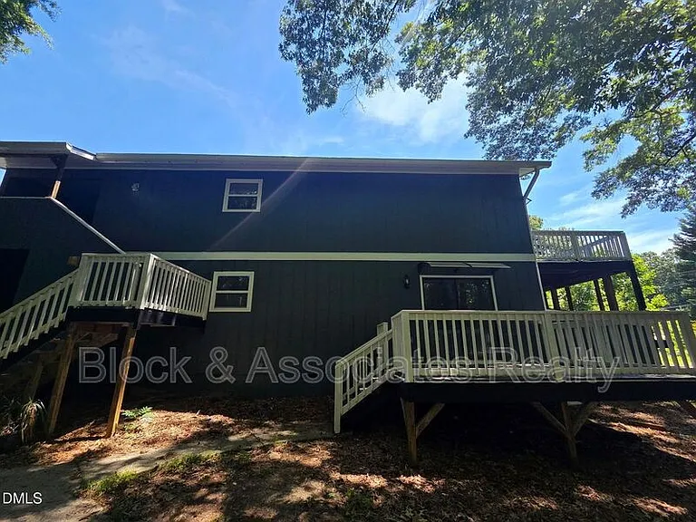 906 W Chatham St — Photo 13