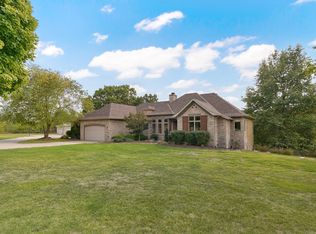 1804 N Hearthstone Ln, Strafford, MO 65757