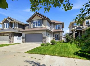 16 S Viscount Dr, Red Deer, AB T4R0H6