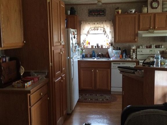 4th image of 12 Garden Ln