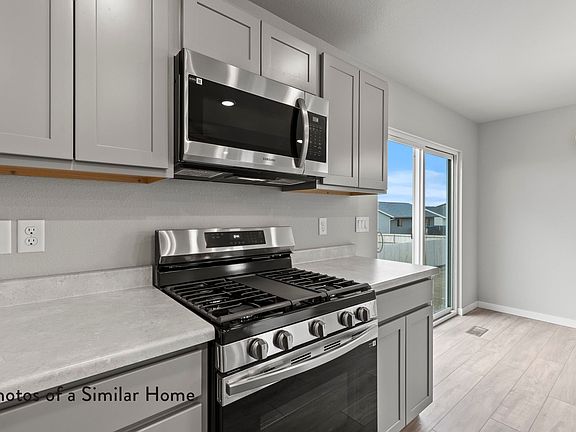 4th image of 309 N Valley Dr