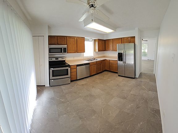 Kitchen w/ Sliding Glass Patio Doors